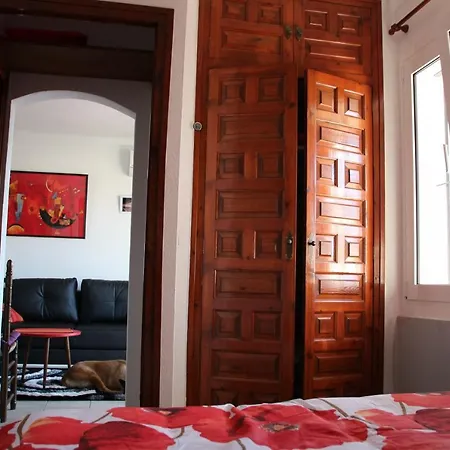 Empuria Apartment *